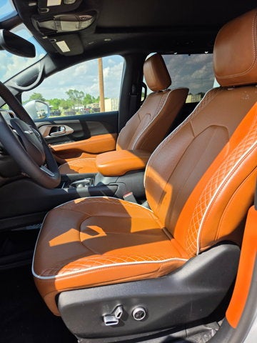 2024 Chrysler Pacifica Hybrid Pinnacle