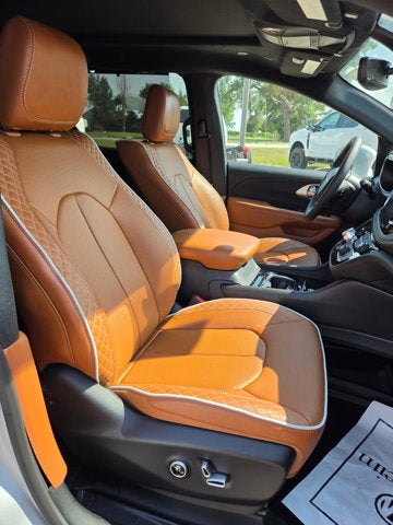 2024 Chrysler Pacifica Hybrid Pinnacle