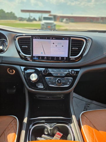 2024 Chrysler Pacifica Hybrid Pinnacle