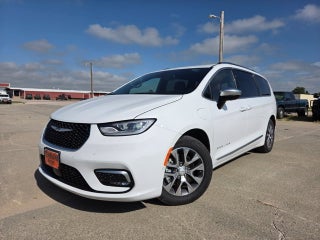 2026 Chrysler Pacifica Hybrid Pinnacle
