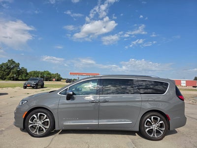 2025 Chrysler Pacifica Pinnacle