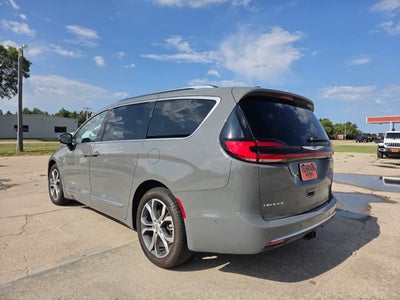 2025 Chrysler Pacifica Pinnacle