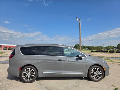 2025 Chrysler Pacifica Pinnacle