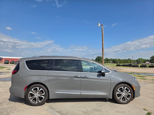 2025 Chrysler Pacifica Pinnacle