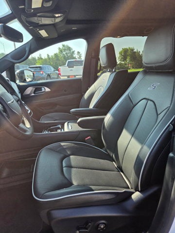 2026 Chrysler Pacifica Hybrid Select