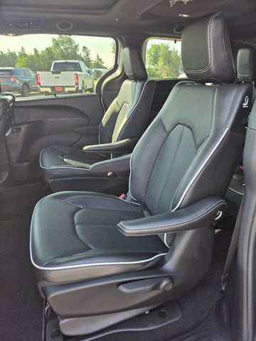 2026 Chrysler Pacifica Hybrid Select