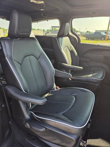 2026 Chrysler Pacifica Hybrid Select