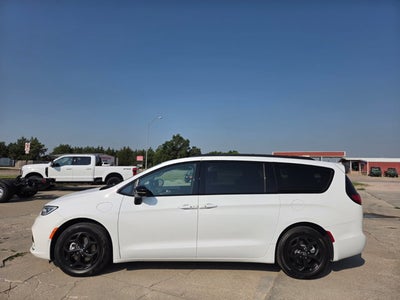 2026 Chrysler Pacifica Hybrid Select