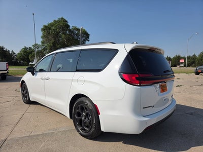 2026 Chrysler Pacifica Hybrid Select