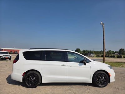2026 Chrysler Pacifica Hybrid Select