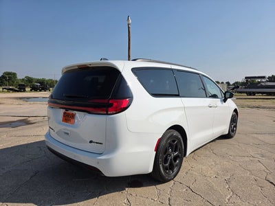 2026 Chrysler Pacifica Hybrid Select