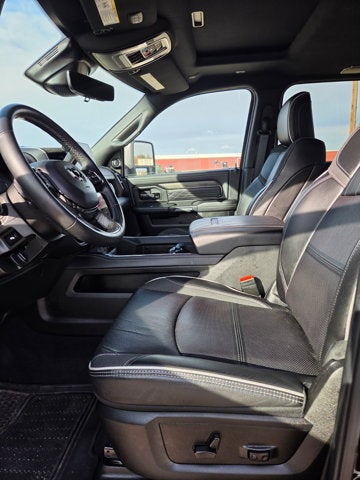 2025 RAM 3500 Limited Crew Cab 4x4 8' Box
