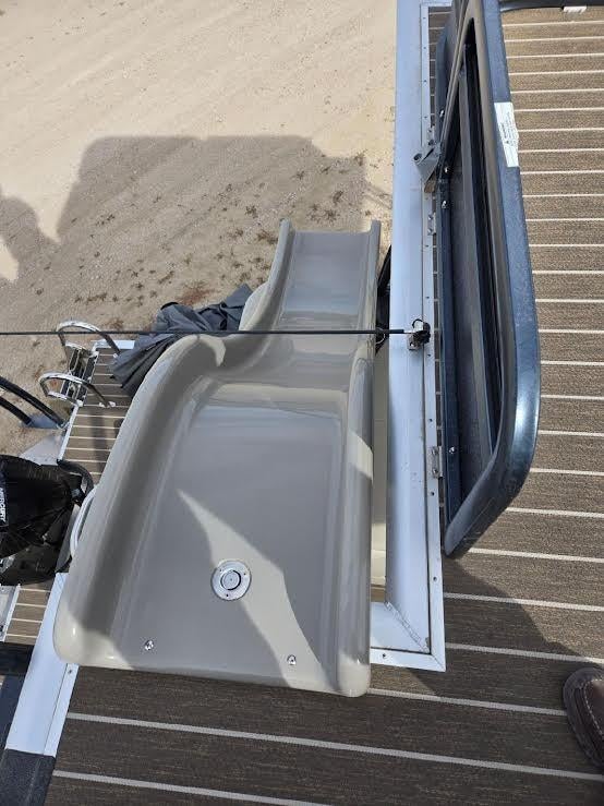 2022 Premier Marine Inc Pontoon Base