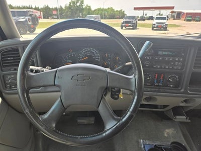 2004 Chevrolet Suburban LS